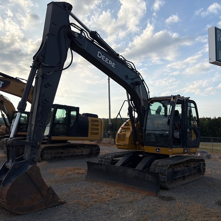DEERE 135 P-TIER