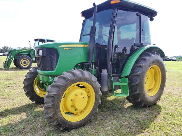 2013-john-deere-5055e-image-2