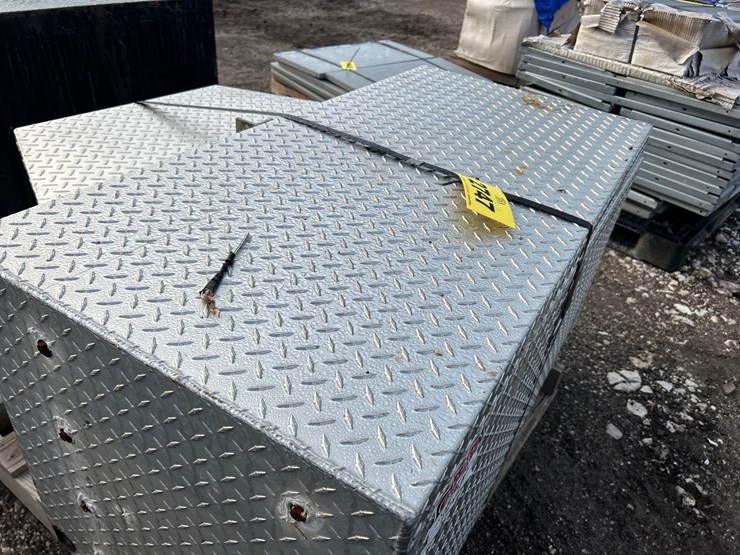 #2747-•-(2)-toolboxes-image-6