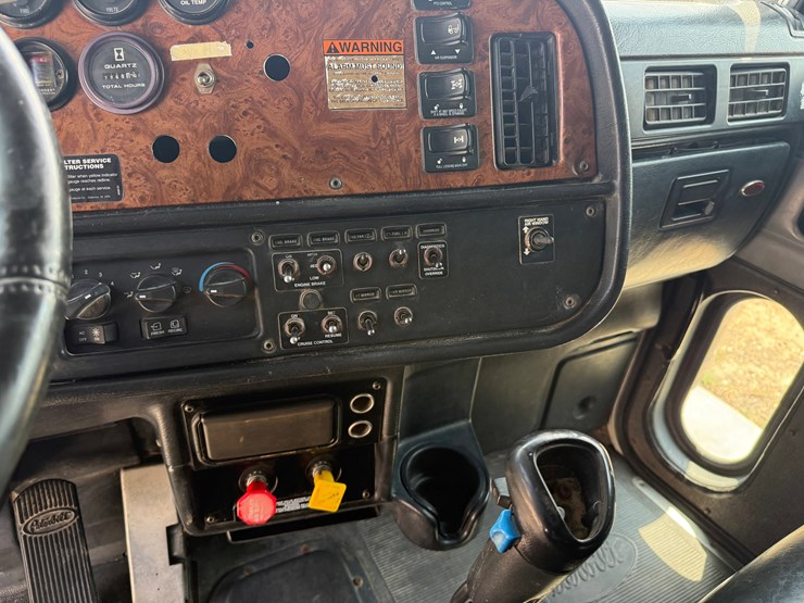 2002-peterbilt-379-image-19