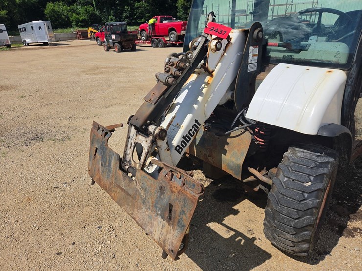 2004-bobcat-toolcat-5600-image-8