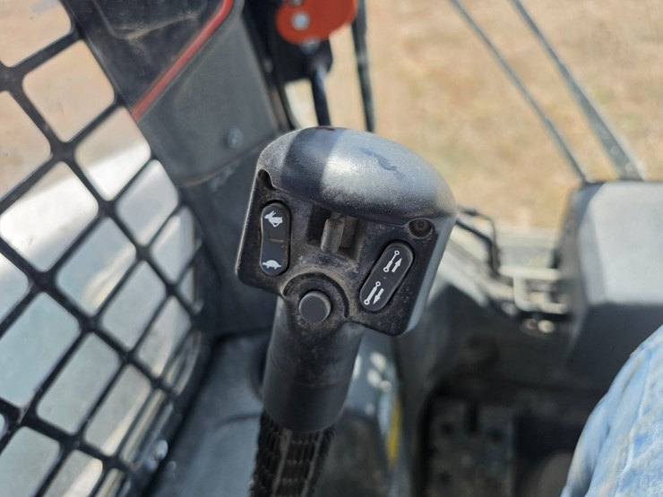 #26217-•-2022-bob-cat-t66-skid-steer-image-30