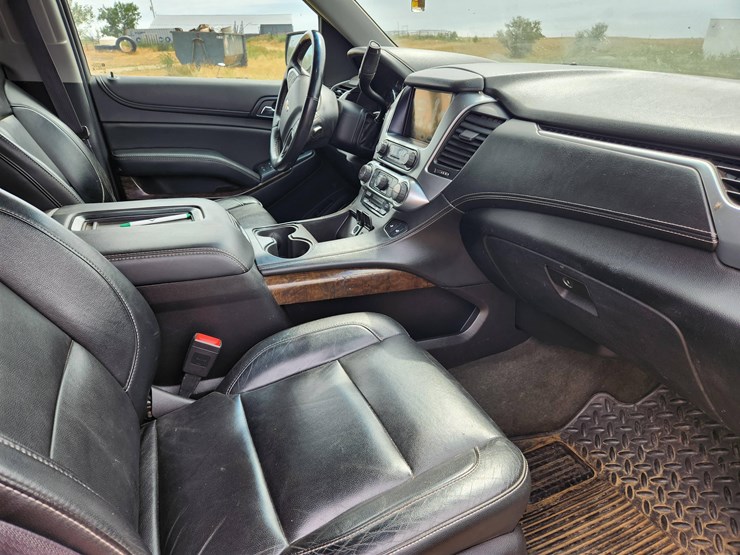 2015-chevrolet-tahoe-lt-image-48