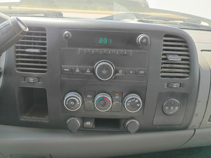 2013-gmc-sierra-3500-image-60