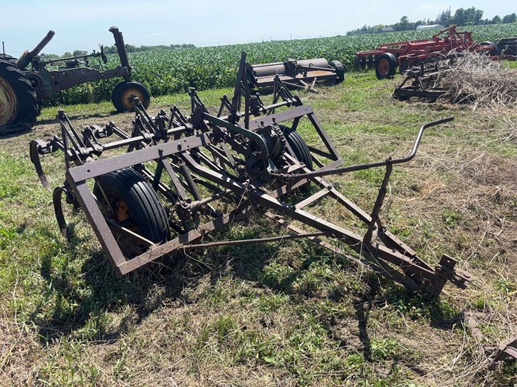 john-deere-13-shank-field-cultivator-image-3