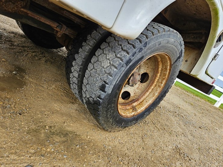 2000-gmc-3500-image-27