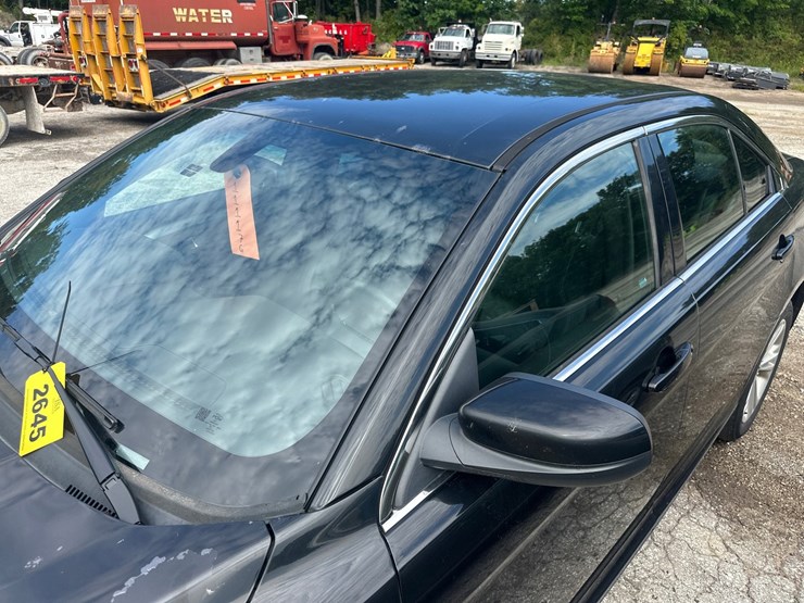 #2645-•-2012-ford-taurus-sedan-image-10