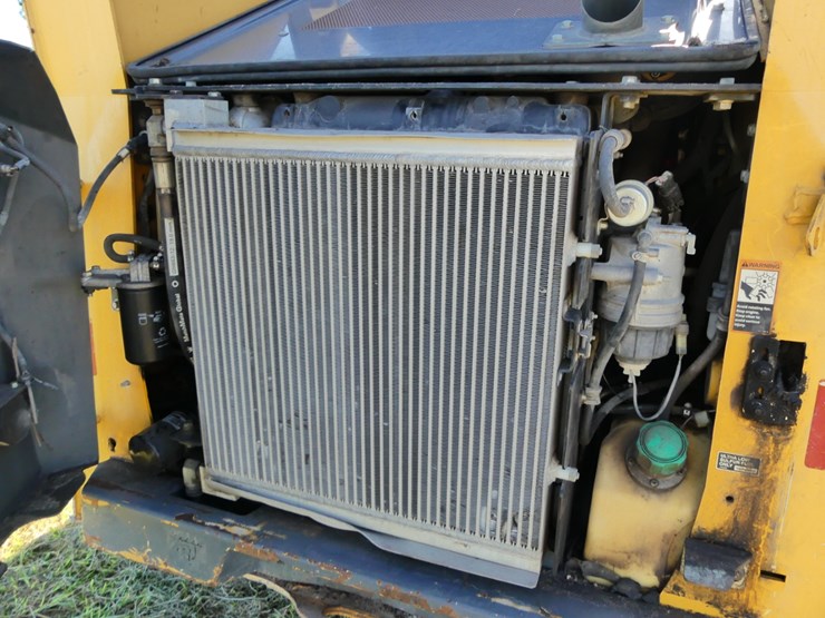 2017-deere-317g-image-9