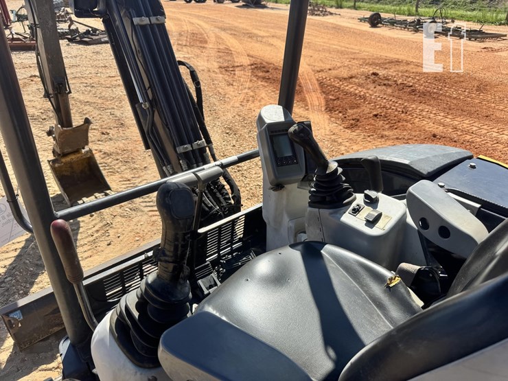 2018-deere-35g-image-4