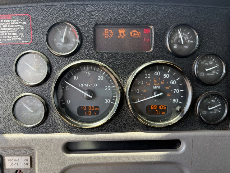 2013-peterbilt-367-image-31