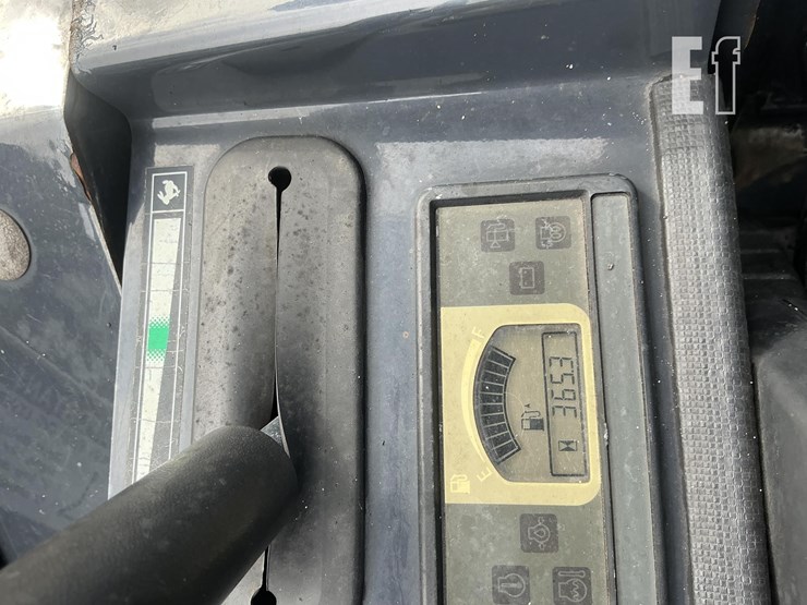 2020-deere-26g-image-15