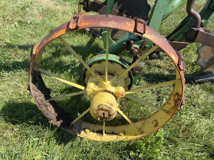 john-deere-12-image-19