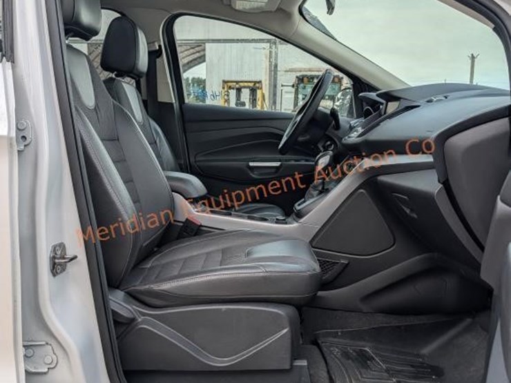 2015-ford-escape-se-image-28