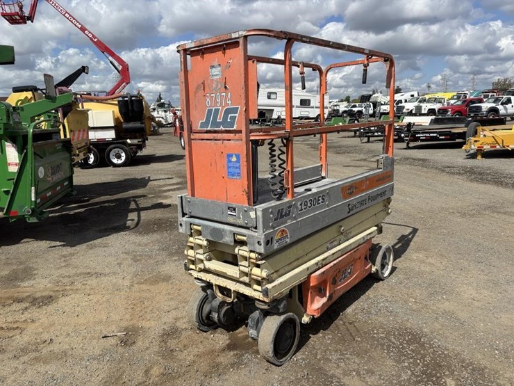 2008-jlg-1930es-image-1