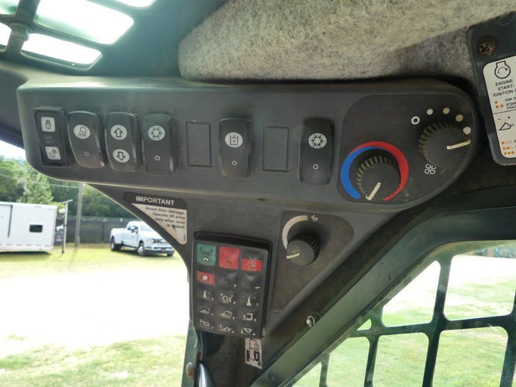 2017-deere-331g-image-15