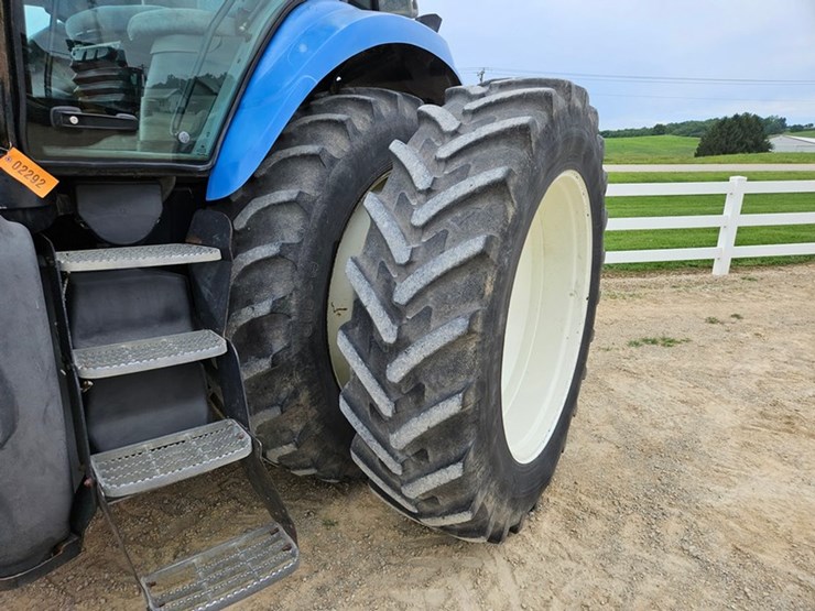 new-holland-tg285-image-50