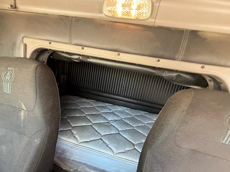 2019-kenworth-t800-image-18