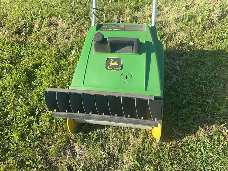 john-deere-320-snow-thrower-image-2