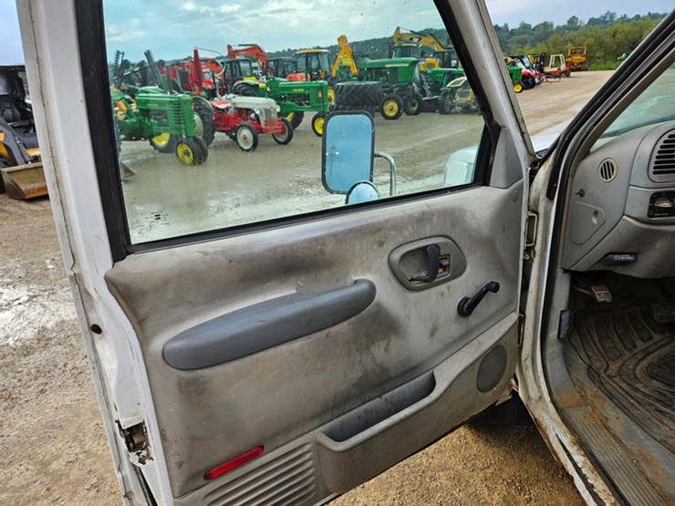 2000-gmc-3500-image-18