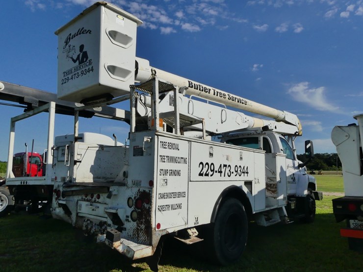 2006-chevrolet-c7500-bucket-truck-image-3