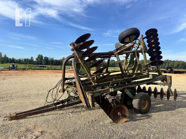 john-deere-230-image-1