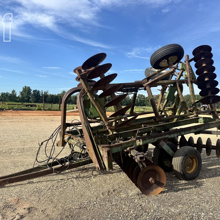 JOHN DEERE 230