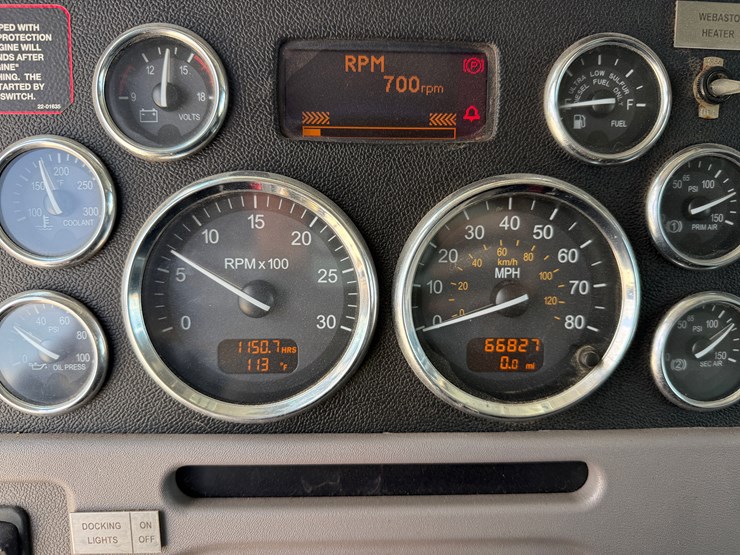 2012-peterbilt-367-image-28