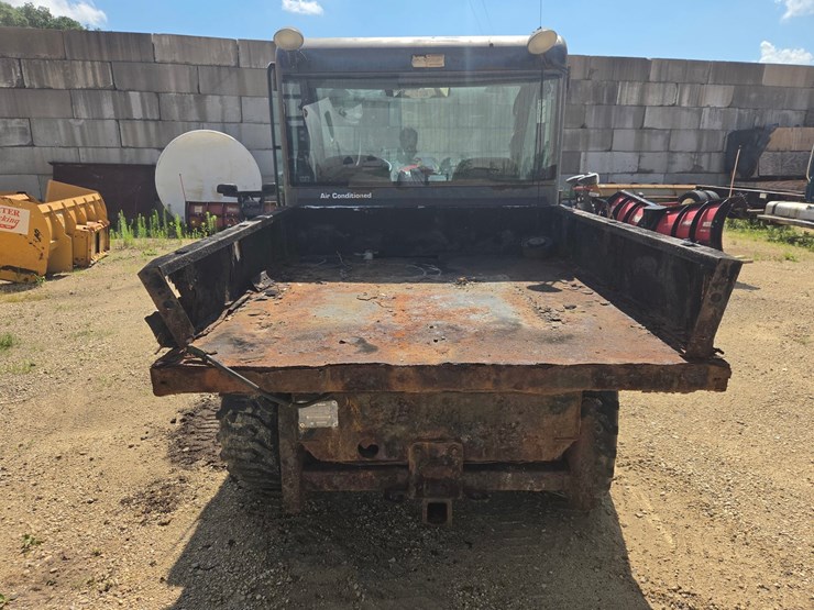 2004-bobcat-toolcat-5600-image-4