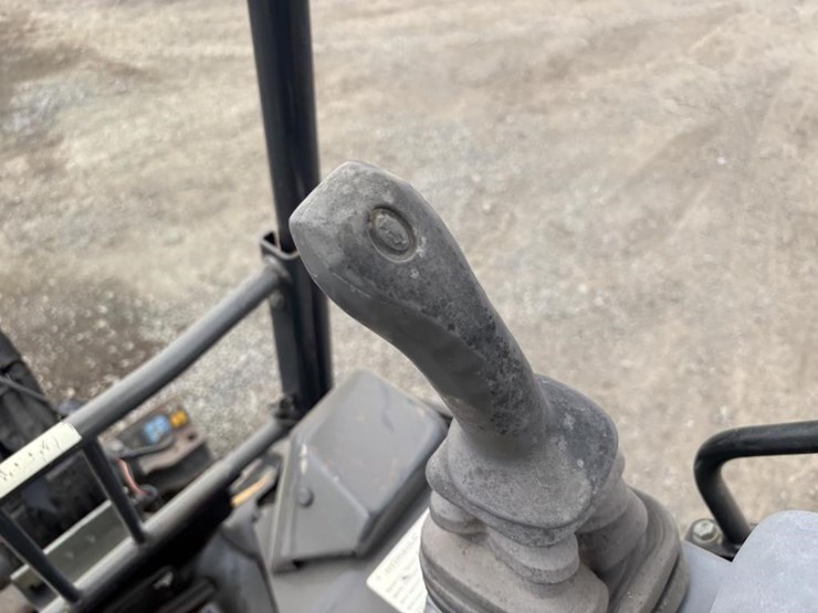 2016-deere-17g-image-31