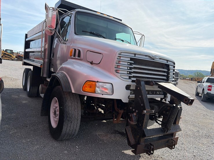 2001-sterling-l9500-image-11