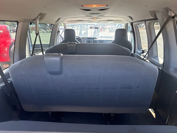 2010-ford-e350-image-35