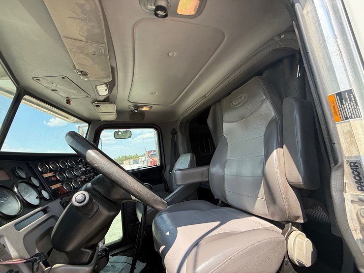2013-peterbilt-367-image-21