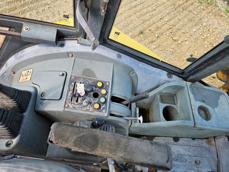 jcb-214s-image-36
