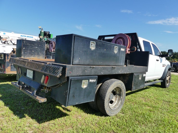 2016-dodge-ram-5500-image-3
