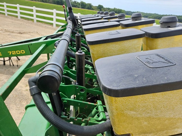 john-deere-7200-image-47