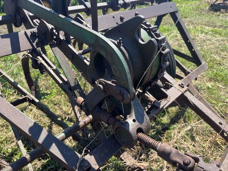 john-deere-13-shank-field-cultivator-image-12