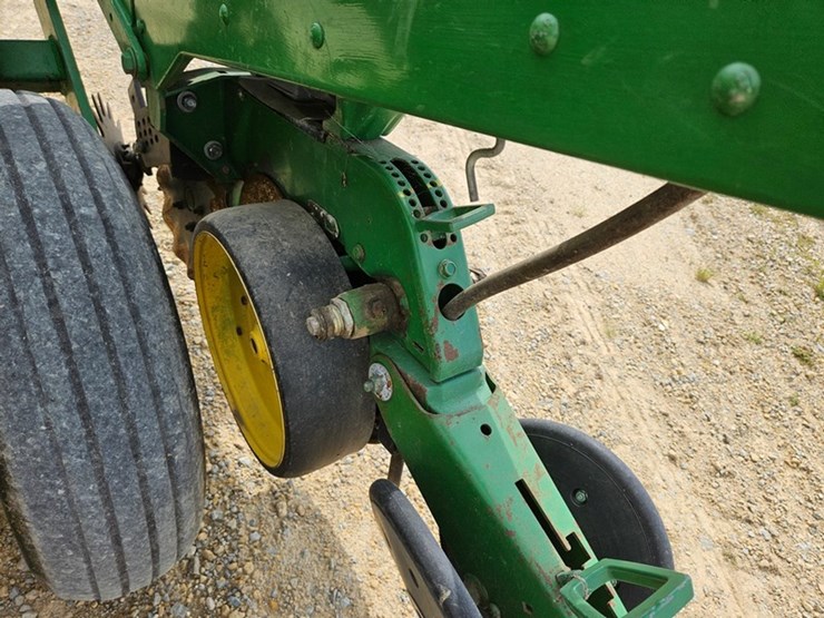 john-deere-7200-image-32
