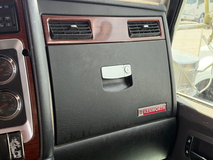 2007-kenworth-t800-image-14