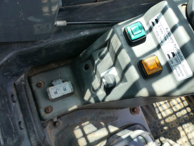 2015-takeuchi-tl8-image-17