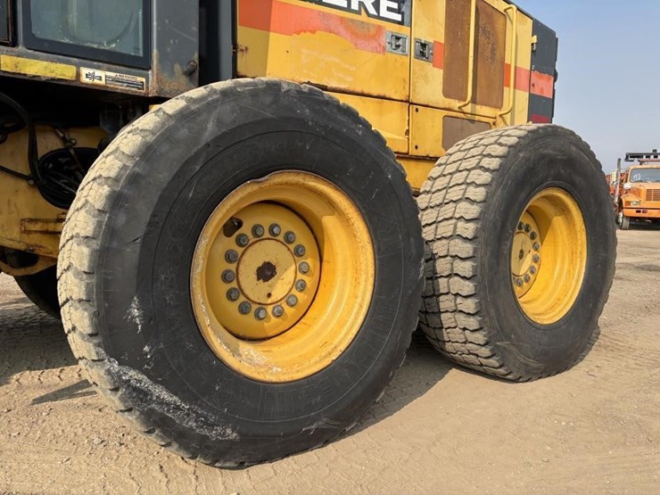 2009-deere-772g-image-41