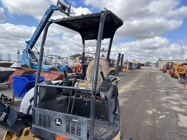deere-27d-image-26