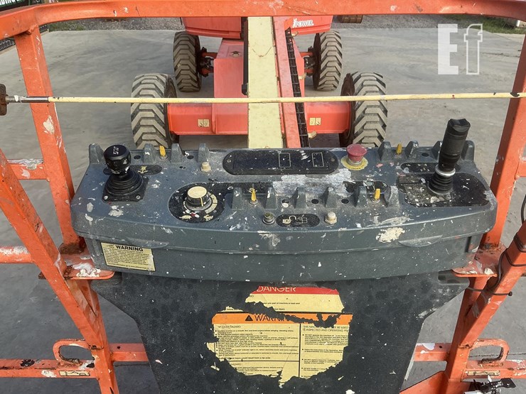 2021-jlg-400s-image-10