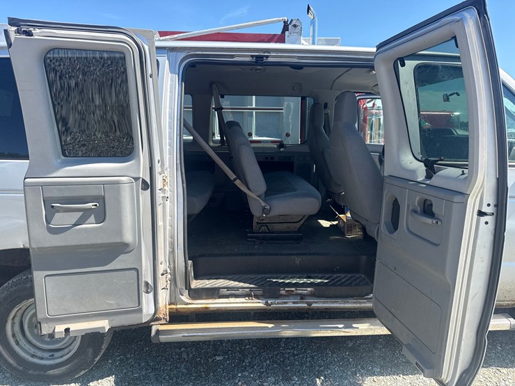 2010-ford-e350-image-31