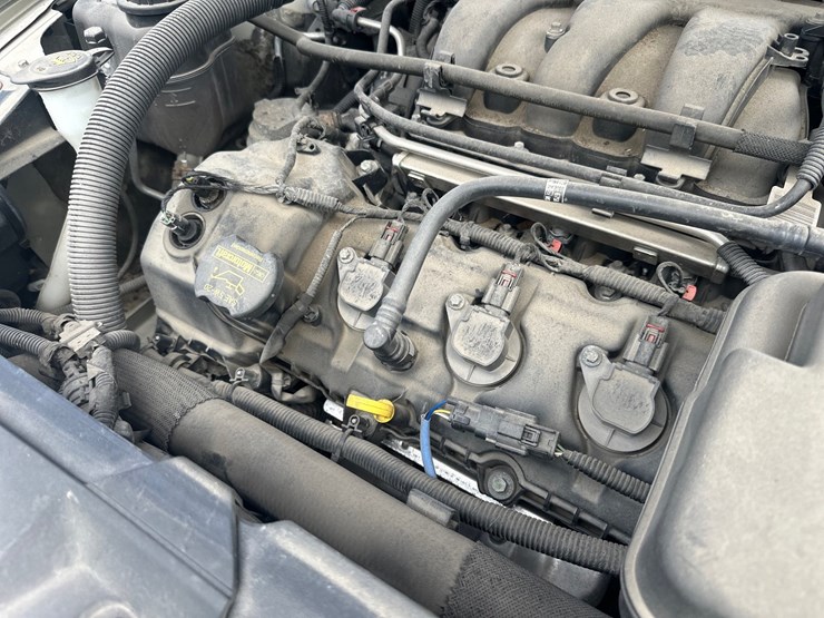#2644-•-2013-ford-taurus-sedan-image-38
