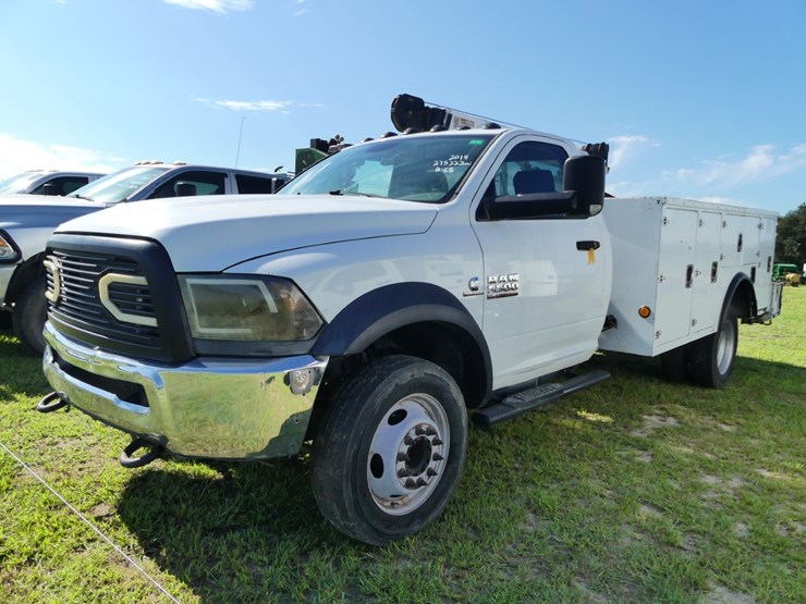 2014-dodge-ram-5500-image-2
