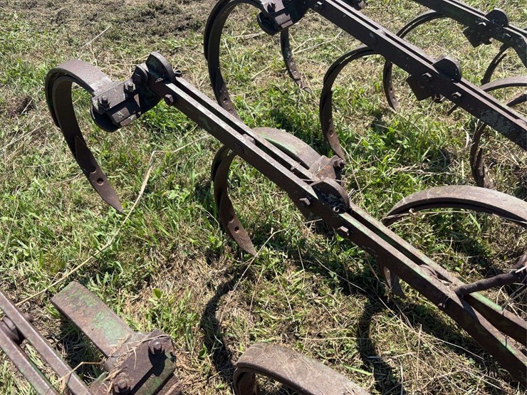 john-deere-13-shank-field-cultivator-image-23