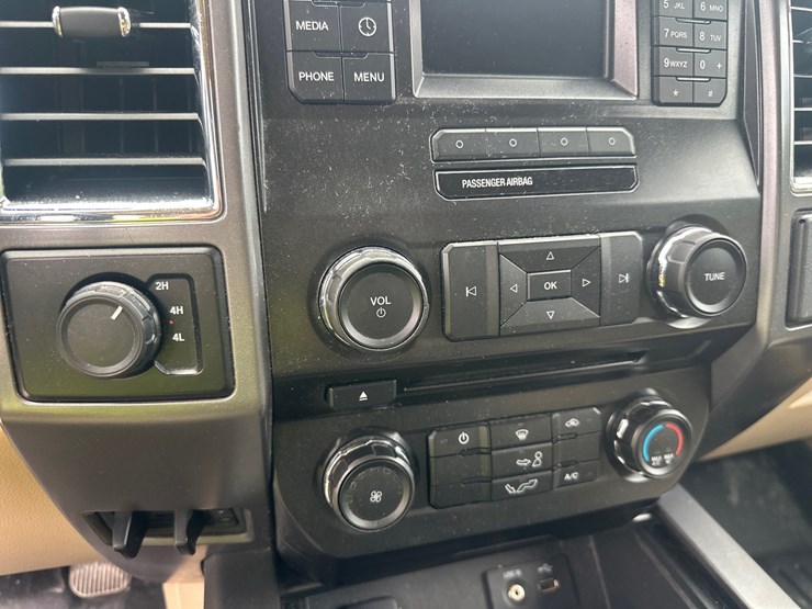 2015-ford-f150-xlt-image-32