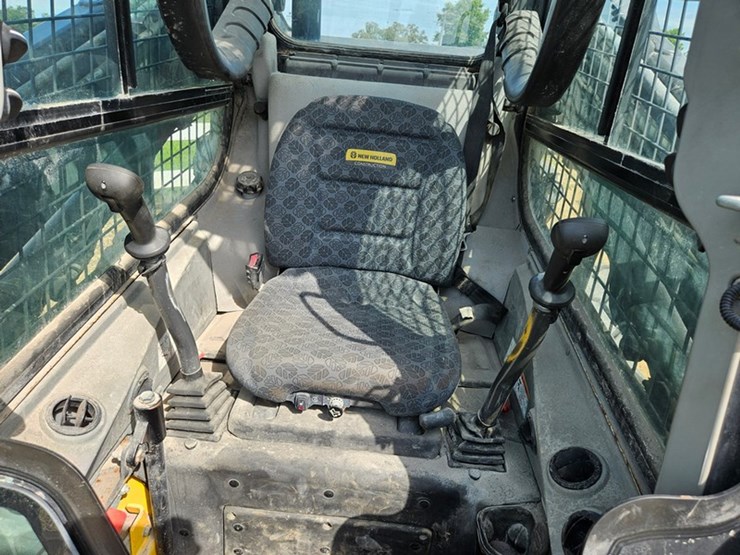 new-holland-l334-image-28