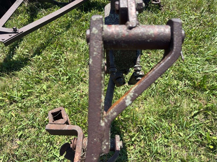allis-chalmers-14”-one-bottom-moldboard-plow-image-18