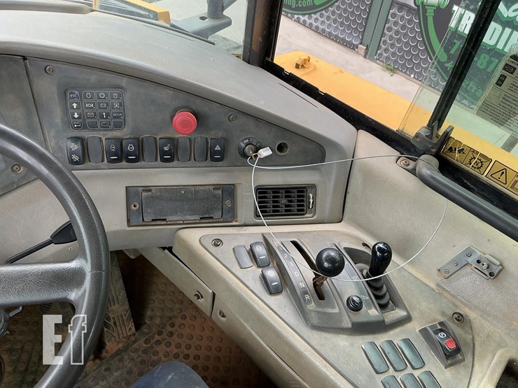 2012-volvo-a25f-image-10
